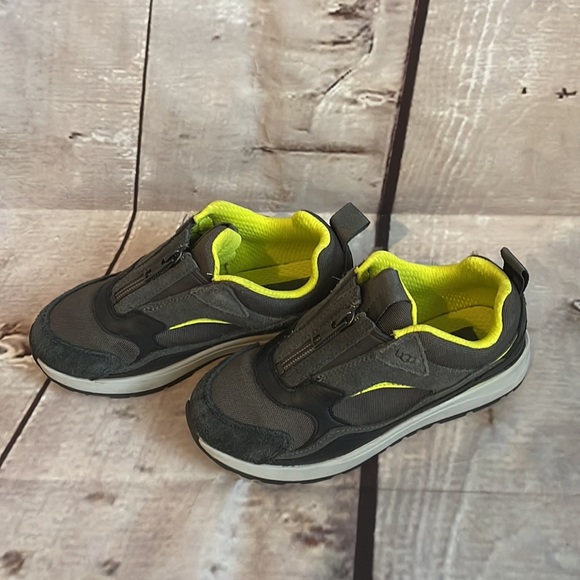 UGG boys slip on sneaker size 1 - Picture 15 of 15